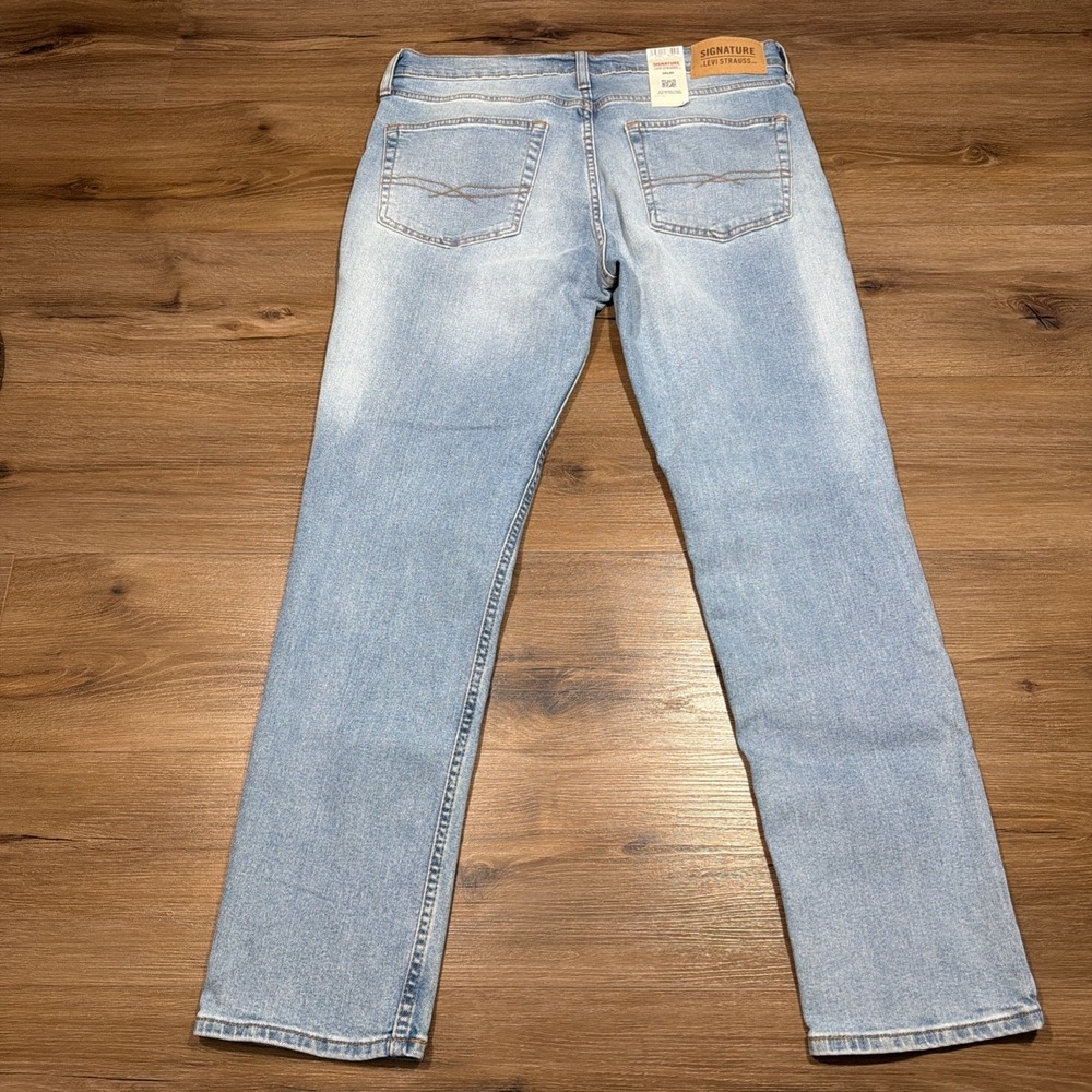 NWT Signature Levi Strauss Mens Jeans Size 34x30 Slim Light Wash Denim 5 Pockets - Picture 8 of 9